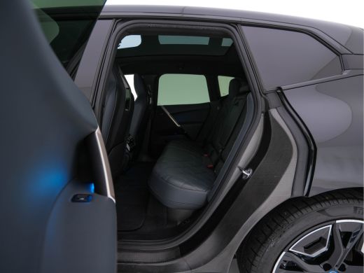 BMW iX xDrive40 High Executive 77 kWh [ 3-Fase 11kW ] {SOH-99%} (INCL-BTW) *PANO | LEATHER | TOPVIEW | F... ActivLease financial lease