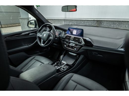 BMW X3 xDrive30e Stoelverwarming / LED / 18inch / ActivLease financial lease