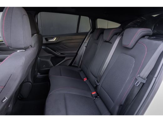 Ford Focus 1.0 EcoBoost Hybrid ST Line X Business | 100% dealer o.h. | LED verlichting | Camera | Privacy-gl... ActivLease financial lease