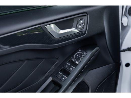 Ford Focus 1.0 EcoBoost Hybrid ST Line X Business | 100% dealer o.h. | LED verlichting | Camera | Privacy-gl... ActivLease financial lease
