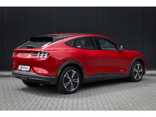 Ford Mustang Mach-E Mach-E RWD 75 kWh | Camera | Adapt. Cruise | Standkachel | Stoel en Stuurverwarming | Apple/Andro... ActivLease financial lease