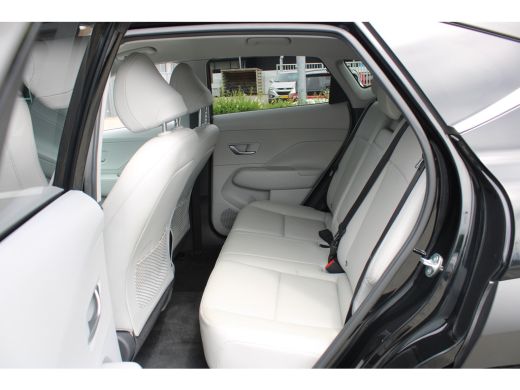 Hyundai Kona 1.6 GDI HEV Premium | Achterruitverwarming | Achterstoelen verwarmd | Achteruitrijcamera ActivLease financial lease