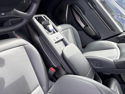 Kia EV9 First Edition 76.1 kWh | SOH 99,3 | BTW !! | 7 persoons | 16.000km !! ActivLease financial lease