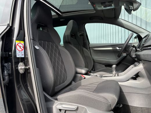 Skoda Karoq 1.5 TSI ACT Sportline Business | Pano | Trekhaak wegkl. | Camera Prijs Rijklaar!! ActivLease financial lease