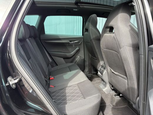 Skoda Karoq 1.5 TSI ACT Sportline Business | Pano | Trekhaak wegkl. | Camera Prijs Rijklaar!! ActivLease financial lease