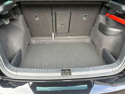 Skoda Karoq 1.5 TSI ACT Sportline Business | Pano | Trekhaak wegkl. | Camera Prijs Rijklaar!! ActivLease financial lease