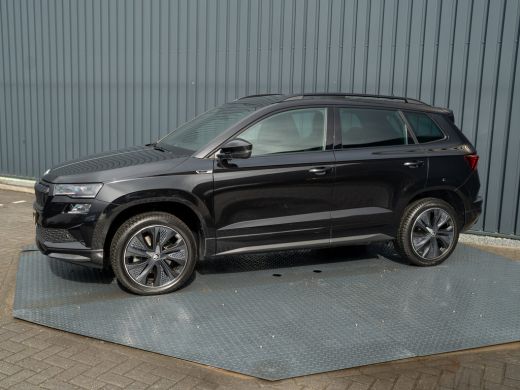 Skoda Karoq 1.5 TSI ACT Sportline Business | Pano | Trekhaak wegkl. | Camera Prijs Rijklaar!! ActivLease financial lease