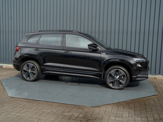 Skoda Karoq 1.5 TSI ACT Sportline Business | Pano | Trekhaak wegkl. | Camera Prijs Rijklaar!! ActivLease financial lease