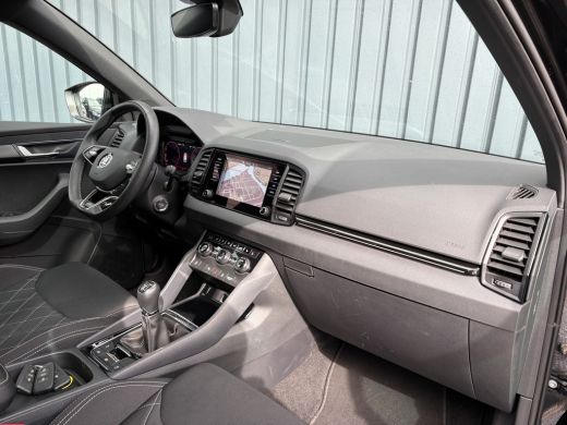 Skoda Karoq 1.5 TSI ACT Sportline Business | Pano | Trekhaak wegkl. | Camera Prijs Rijklaar!! ActivLease financial lease