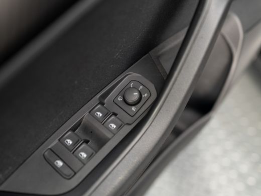 Skoda Karoq 1.5 TSI ACT Sportline Business | Pano | Trekhaak wegkl. | Camera Prijs Rijklaar!! ActivLease financial lease