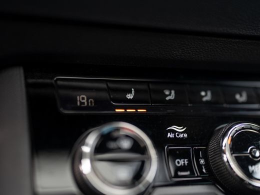 Skoda Karoq 1.5 TSI ACT Sportline Business | Pano | Trekhaak wegkl. | Camera Prijs Rijklaar!! ActivLease financial lease