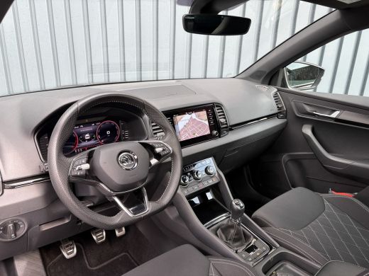 Skoda Karoq 1.5 TSI ACT Sportline Business | Pano | Trekhaak wegkl. | Camera Prijs Rijklaar!! ActivLease financial lease