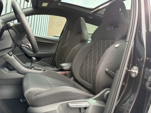 Skoda Karoq 1.5 TSI ACT Sportline Business | Pano | Trekhaak wegkl. | Camera Prijs Rijklaar!! ActivLease financial lease