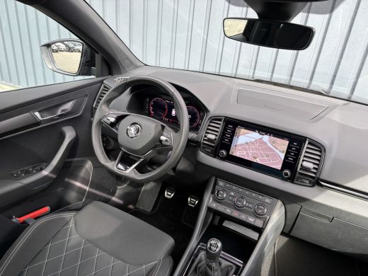Skoda Karoq 1.5 TSI ACT Sportline Business | Pano | Trekhaak wegkl. | Camera Prijs Rijklaar!! ActivLease financial lease