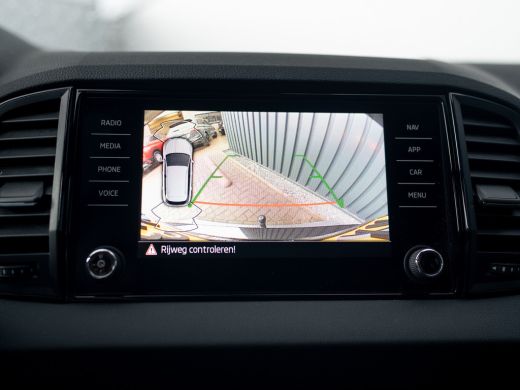 Skoda Karoq 1.5 TSI ACT Sportline Business | Pano | Trekhaak wegkl. | Camera Prijs Rijklaar!! ActivLease financial lease
