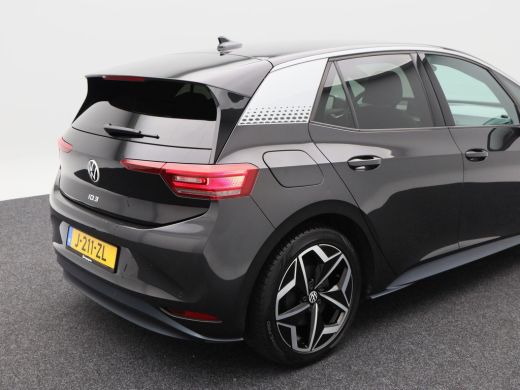 Volkswagen ID.3 First Plus 58 kWh Stoel/Stuur Verwarming | Camera | Adaptive Cruise | CarPlay | Matrix LED | 19 I... ActivLease financial lease