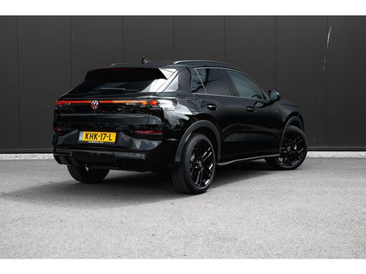 Volkswagen T-Roc 1.5 eTsi 150pk R-Line First Edition | 360 Camera | Adaptive Cruise | Stuur & Stoelverwarming | He... ActivLease financial lease