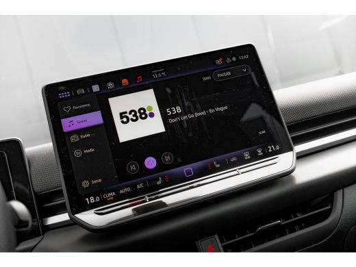 Volkswagen T-Roc 1.5 eTsi 150pk R-Line First Edition | 360 Camera | Adaptive Cruise | Stuur & Stoelverwarming | He... ActivLease financial lease