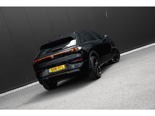 Volkswagen T-Roc 1.5 eTsi 150pk R-Line First Edition | 360 Camera | Adaptive Cruise | Stuur & Stoelverwarming | He... ActivLease financial lease