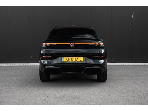 Volkswagen T-Roc 1.5 eTsi 150pk R-Line First Edition | 360 Camera | Adaptive Cruise | Stuur & Stoelverwarming | He... ActivLease financial lease