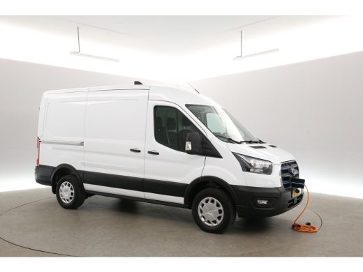 Ford E-Transit L2H2 Trend 68 kWh | Snelladen | SOH 98% | Airco | Camera | 3 Zits | Cruise | Carplay | Navi ActivLease financial lease