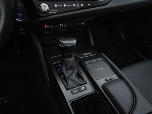 Lexus ES 300h Business Line (INCL-BTW) Aut. *PANO | LEATHER | FULL-LED | ADAPTIVE-CRUISE | BLINDSPOT | KEY... ActivLease financial lease
