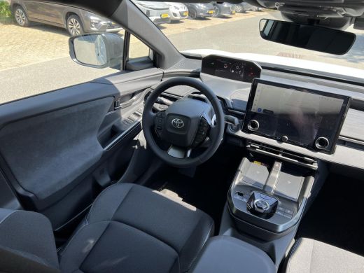Toyota C-HR+ First Edition 77 kWh Bi-Tone ActivLease financial lease