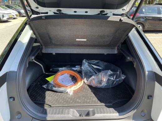 Toyota C-HR+ First Edition 77 kWh Bi-Tone ActivLease financial lease