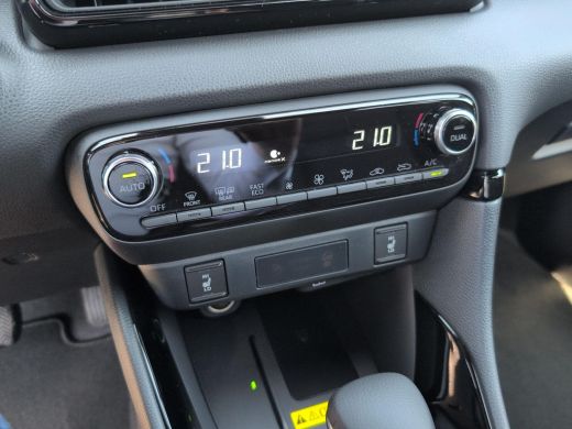 Toyota Yaris 1.5 Hybrid 130 Executive | Actie Auto | Parkeersensoren voor en achter | Apple Carplay | Android ... ActivLease financial lease