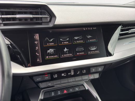 Audi A3 Limousine 30 TFSI Advanced edition | Apple Carplay\Android Auto | Parkeer assistent | Sportstuur ... ActivLease financial lease