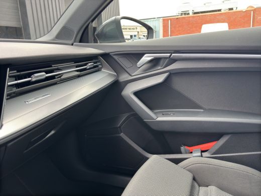 Audi A3 Limousine 30 TFSI Advanced edition | Apple Carplay\Android Auto | Parkeer assistent | Sportstuur ... ActivLease financial lease