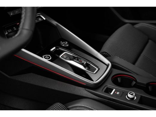 Audi A3 Sportback 45 TFSI e S edition Competition | 272PK | Sonos | Head-Up display | 18 inch velgen | Ke... ActivLease financial lease