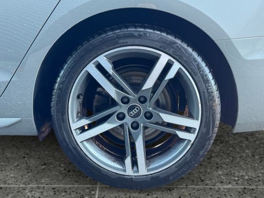 Audi A4 Avant 35 150pk TFSI S edition Parkeerhulp plus | Stoelverwarming voorin | MMI navigatie plus MMI ... ActivLease financial lease