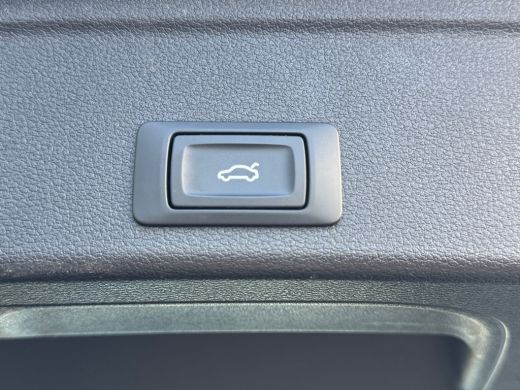 Audi A4 Avant 35 150pk TFSI S edition Parkeerhulp plus | Stoelverwarming voorin | MMI navigatie plus MMI ... ActivLease financial lease