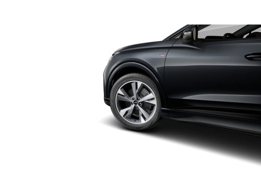 Audi Q4 e-tron S edition | 3-zone airconditioning | Achterklep, automatisch bedienbaar | Achteruitrijcamera ActivLease financial lease
