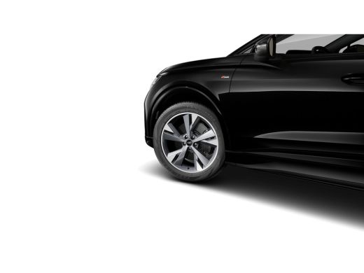 Audi Q4 e-tron S edition | 3-zone airconditioning | Achterklep, automatisch bedienbaar | Achteruitrijcamera ActivLease financial lease
