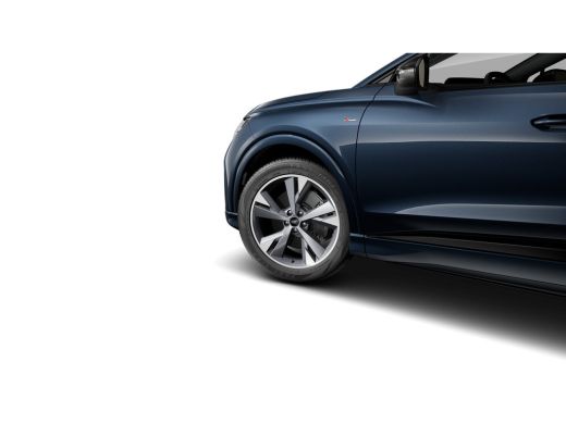 Audi Q4 e-tron S edition | 3-zone airconditioning | Achterklep, automatisch bedienbaar | Achteruitrijcamera ActivLease financial lease