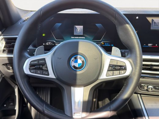 BMW 3 Serie Touring 330e M-Sport Volleder | SoH 94% | 360 camera | Panoramadak | Cruise control adaptief | Ve... ActivLease financial lease