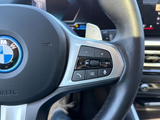 BMW 3 Serie Touring 330e M-Sport Volleder | SoH 94% | 360 camera | Panoramadak | Cruise control adaptief | Ve... ActivLease financial lease