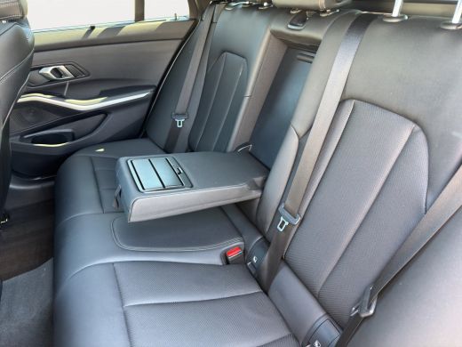 BMW 3 Serie Touring 330e M-Sport Volleder | SoH 94% | 360 camera | Panoramadak | Cruise control adaptief | Ve... ActivLease financial lease