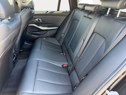 BMW 3 Serie Touring 330e M-Sport Volleder | SoH 94% | 360 camera | Panoramadak | Cruise control adaptief | Ve... ActivLease financial lease