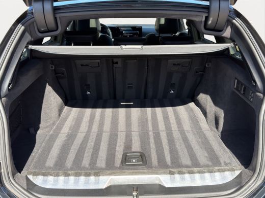 BMW 3 Serie Touring 330e M-Sport Volleder | SoH 94% | 360 camera | Panoramadak | Cruise control adaptief | Ve... ActivLease financial lease