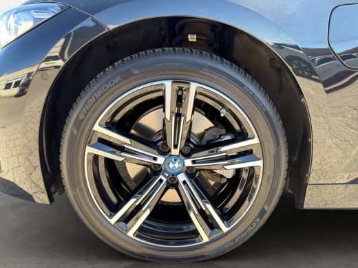 BMW 3 Serie Touring 330e M-Sport Volleder | SoH 94% | 360 camera | Panoramadak | Cruise control adaptief | Ve... ActivLease financial lease