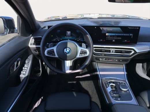 BMW 3 Serie Touring 330e M-Sport Volleder | SoH 94% | 360 camera | Panoramadak | Cruise control adaptief | Ve... ActivLease financial lease
