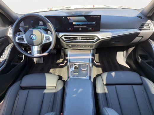 BMW 3 Serie Touring 330e M-Sport Volleder | SoH 94% | 360 camera | Panoramadak | Cruise control adaptief | Ve... ActivLease financial lease
