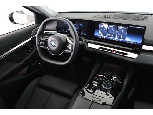 BMW i5 eDrive40 84kWh | Bowers&Wilkins | SOH 95% | Leder | Comfort Zetels | LED | Clima | Sfeerverlichti... ActivLease financial lease