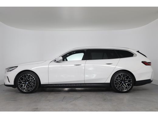 BMW i5 eDrive40 84kWh | Bowers&Wilkins | SOH 95% | Leder | Comfort Zetels | LED | Clima | Sfeerverlichti... ActivLease financial lease