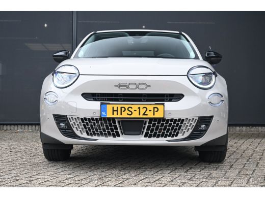 Fiat 600 1.2 Hybrid Urban | Pack Style + Comfort | Navigatie | Stoelverwarming | Voorruitverwarming | !! ActivLease financial lease