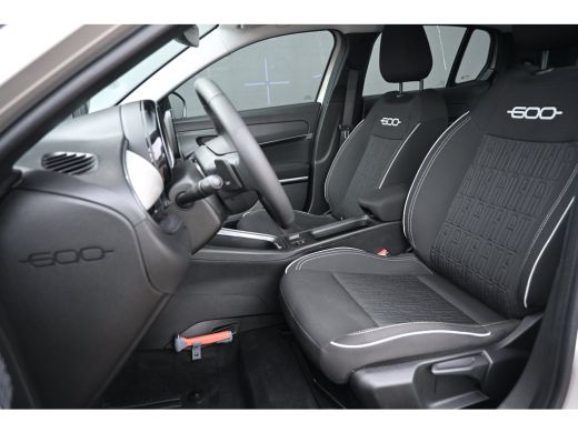 Fiat 600 1.2 Hybrid Urban | Pack Style + Comfort | Navigatie | Stoelverwarming | Voorruitverwarming | !! ActivLease financial lease