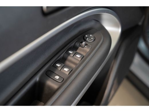 Jeep Avenger 1.2 e-Hybrid Altitude | Tot 8 Jaar Garantie | Navigatie | Camera | Climate Controle | Apple Carpl... ActivLease financial lease